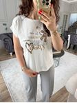 Beyaz Yazı Ve Leopar Detaylı T-Shirt