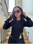 Siyah Kolları&Önü Yırtmaçlı Bürümcük Bluz