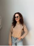 Bej Kabartma Desenli Triko