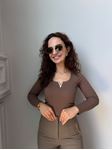 Kahverengi Gold V Yaka Detay Fitilli Body