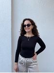 Siyah Kayık Yaka Uzun Kollu Body