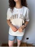 TMMY Beyaz Leopar Yazı Detaylı Basıc T-shirt