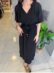 Siyah Beli Kuşaklı Maxi Boy Elbise