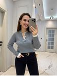 Gri Yakası ve Bilekler Parça Detaylı Triko