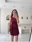 Bordo İpek Saten Tek Omuz Anvelop Kısa Elbise
