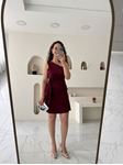 Bordo İpek Saten Tek Omuz Anvelop Kısa Elbise