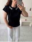İPKYL Siyah Yakası Taşlı Modal Bluz